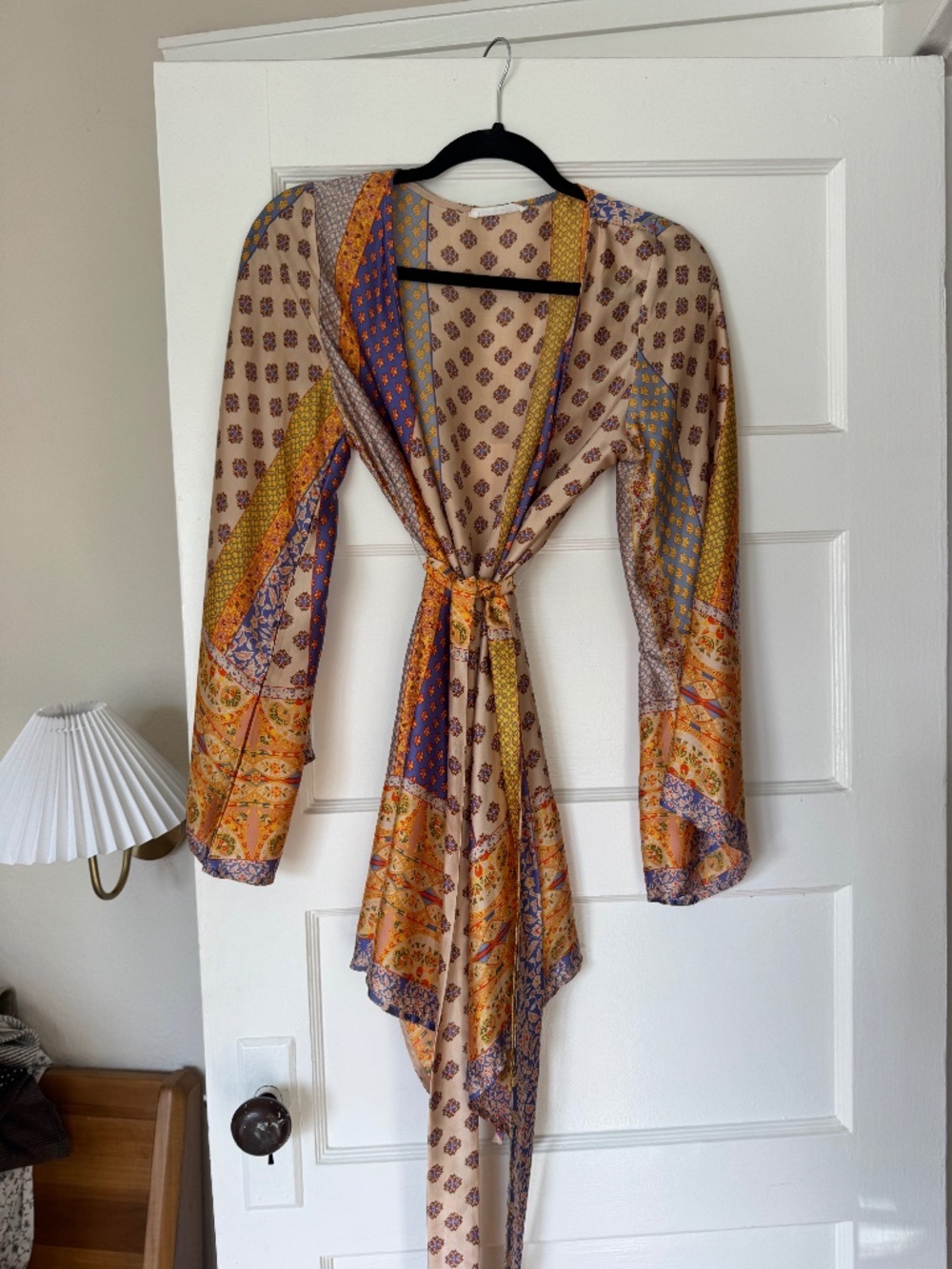 Silky Patterned Dress / Robe - Picture 2 of 6